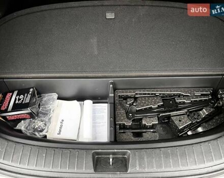 Серый Хендай Санта Фе, объемом двигателя 2.4 л и пробегом 164 тыс. км за 15200 $, фото 26 на Automoto.ua