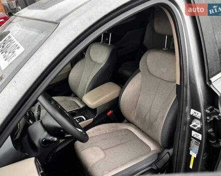 Серый Хендай Санта Фе, объемом двигателя 2.4 л и пробегом 164 тыс. км за 15200 $, фото 9 на Automoto.ua