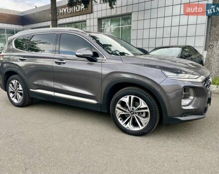 Серый Хендай Санта Фе, объемом двигателя 2 л и пробегом 141 тыс. км за 30500 $, фото 4 на Automoto.ua