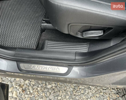 Сірий Хендай Санта Фе, об'ємом двигуна 2 л та пробігом 138 тис. км за 26500 $, фото 18 на Automoto.ua