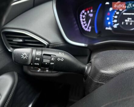 Серый Хендай Санта Фе, объемом двигателя 2.36 л и пробегом 111 тыс. км за 26990 $, фото 16 на Automoto.ua