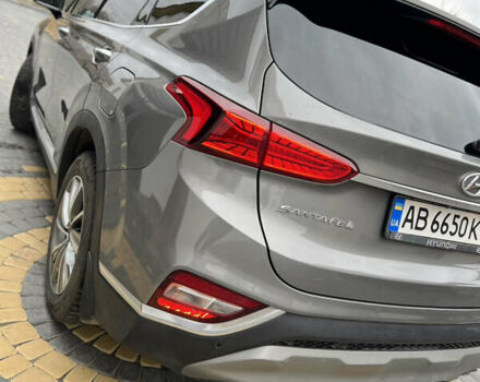 Серый Хендай Санта Фе, объемом двигателя 2.2 л и пробегом 95 тыс. км за 25999 $, фото 4 на Automoto.ua