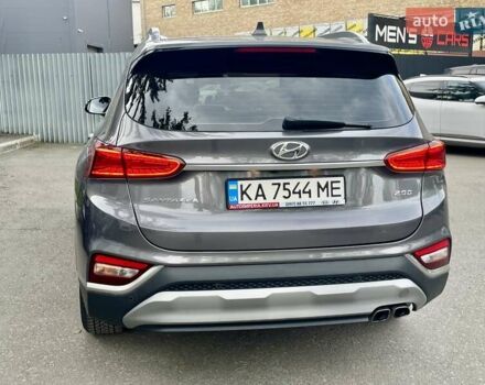 Серый Хендай Санта Фе, объемом двигателя 2 л и пробегом 141 тыс. км за 30500 $, фото 7 на Automoto.ua