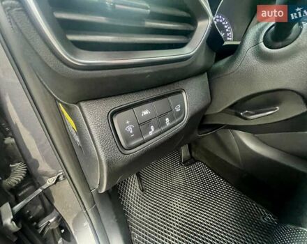 Серый Хендай Санта Фе, объемом двигателя 2 л и пробегом 141 тыс. км за 30500 $, фото 15 на Automoto.ua