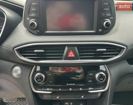 Сірий Хендай Санта Фе, об'ємом двигуна 2 л та пробігом 138 тис. км за 26500 $, фото 12 на Automoto.ua