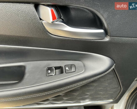 Серый Хендай Санта Фе, объемом двигателя 2.2 л и пробегом 95 тыс. км за 25999 $, фото 31 на Automoto.ua