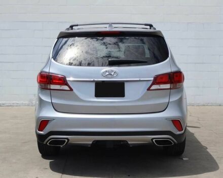 Серый Хендай Санта Фе, объемом двигателя 3.3 л и пробегом 39 тыс. км за 10000 $, фото 4 на Automoto.ua