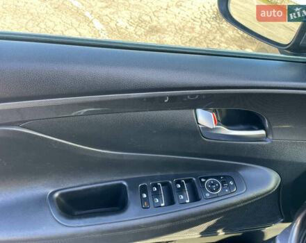 Серый Хендай Санта Фе, объемом двигателя 2.15 л и пробегом 169 тыс. км за 33950 $, фото 31 на Automoto.ua