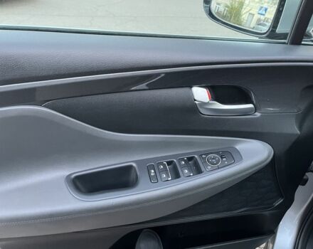 Серый Хендай Санта Фе, объемом двигателя 0 л и пробегом 84 тыс. км за 28300 $, фото 4 на Automoto.ua