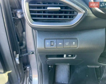 Серый Хендай Санта Фе, объемом двигателя 2.15 л и пробегом 169 тыс. км за 33950 $, фото 32 на Automoto.ua