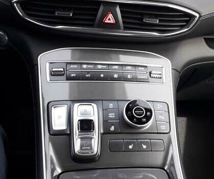 Серый Хендай Санта Фе, объемом двигателя 2.15 л и пробегом 7 тыс. км за 43500 $, фото 12 на Automoto.ua