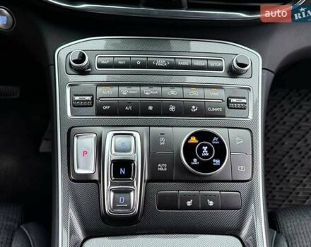 Серый Хендай Санта Фе, объемом двигателя 2.5 л и пробегом 68 тыс. км за 27800 $, фото 31 на Automoto.ua