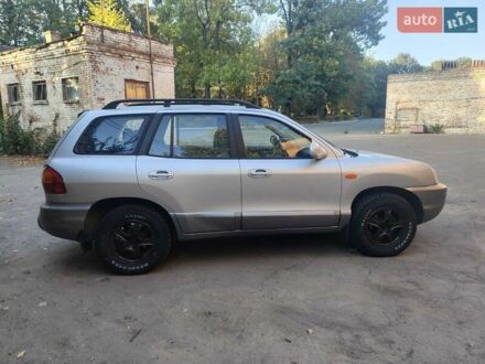 Серый Хендай Санта Фе, объемом двигателя 2.35 л и пробегом 205 тыс. км за 4800 $, фото 1 на Automoto.ua