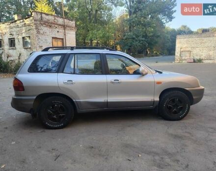 Серый Хендай Санта Фе, объемом двигателя 2.35 л и пробегом 205 тыс. км за 4800 $, фото 1 на Automoto.ua