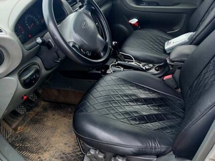 Сірий Хендай Санта Фе, об'ємом двигуна 1.99 л та пробігом 320 тис. км за 5500 $, фото 1 на Automoto.ua