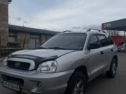 Серый Хендай Санта Фе, объемом двигателя 2 л и пробегом 300 тыс. км за 4600 $, фото 1 на Automoto.ua