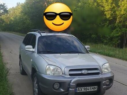 Серый Хендай Санта Фе, объемом двигателя 1.99 л и пробегом 270 тыс. км за 6300 $, фото 1 на Automoto.ua