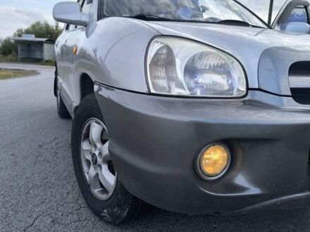 Хендай Санта Фе 2005 в Стрые на Automoto.ua Серый Хендай Санта Фе, объемом двигателя 2 л и пробегом 388 тыс. км за 6100 $, фото 1 на Automoto.ua