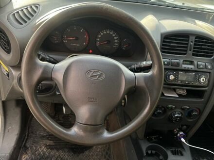 Хендай Санта Фе 2005 у Києві на Automoto.ua Сірий Хендай Санта Фе, об'ємом двигуна 2 л та пробігом 341 тис. км за 1400 $, фото 1 на Automoto.ua