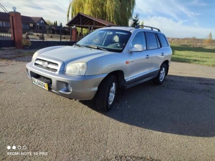 Серый Хендай Санта Фе, объемом двигателя 2 л и пробегом 237 тыс. км за 4200 $, фото 1 на Automoto.ua