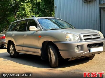 Серый Хендай Санта Фе, объемом двигателя 2 л и пробегом 132 тыс. км за 6700 $, фото 1 на Automoto.ua