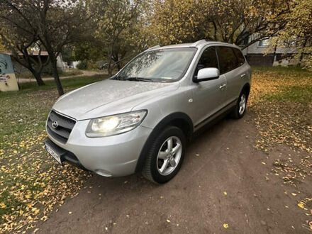 Хендай Санта Фе 2006 в Кривом Роге на Automoto.ua Серый Хендай Санта Фе, объемом двигателя 2.2 л и пробегом 340 тыс. км за 8300 $, фото 1 на Automoto.ua