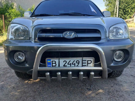 Серый Хендай Санта Фе, объемом двигателя 2 л и пробегом 200 тыс. км за 7650 $, фото 1 на Automoto.ua