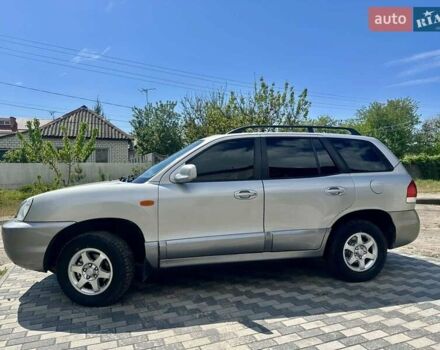 Серый Хендай Санта Фе, объемом двигателя 2 л и пробегом 123 тыс. км за 6555 $, фото 1 на Automoto.ua