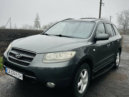 Серый Хендай Санта Фе, объемом двигателя 2.19 л и пробегом 233 тыс. км за 10000 $, фото 1 на Automoto.ua