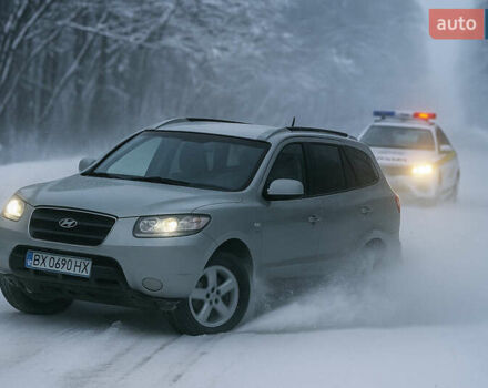 Серый Хендай Санта Фе, объемом двигателя 2.19 л и пробегом 210 тыс. км за 8888 $, фото 1 на Automoto.ua