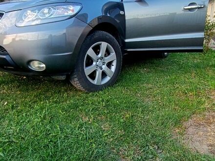 Хендай Санта Фе 2007 в Черновцах на Automoto.ua Серый Хендай Санта Фе, объемом двигателя 2.2 л и пробегом 0 тыс. км за 8200 $, фото 1 на Automoto.ua