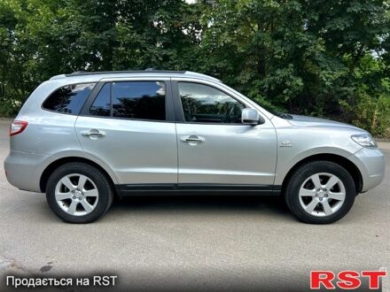 Хендай Санта Фе 2008 в Изюме на Automoto.ua Серый Хендай Санта Фе, объемом двигателя 2.2 л и пробегом 300 тыс. км за 4600 $, фото 1 на Automoto.ua