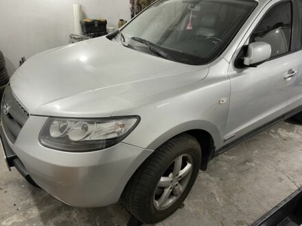 Хендай Санта Фе 2008 в Львове на Automoto.ua Серый Хендай Санта Фе, объемом двигателя 2.2 л и пробегом 280 тыс. км за 6700 $, фото 1 на Automoto.ua