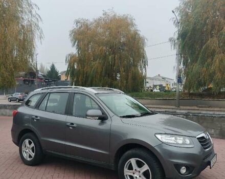 Серый Хендай Санта Фе, объемом двигателя 2.36 л и пробегом 140 тыс. км за 9900 $, фото 1 на Automoto.ua