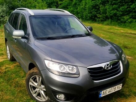 Хендай Санта Фе 2011 в Богодухове на Automoto.ua Серый Хендай Санта Фе, объемом двигателя 2.2 л и пробегом 303 тыс. км за 11100 $, фото 1 на Automoto.ua