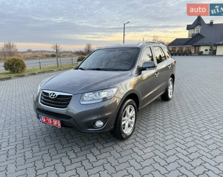 Серый Хендай Санта Фе, объемом двигателя 2 л и пробегом 227 тыс. км за 12900 $, фото 1 на Automoto.ua