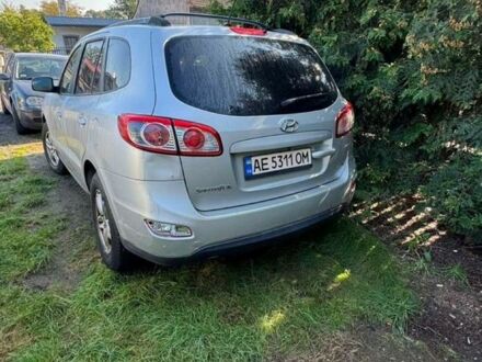Серый Хендай Санта Фе, объемом двигателя 2.4 л и пробегом 166 тыс. км за 11000 $, фото 1 на Automoto.ua