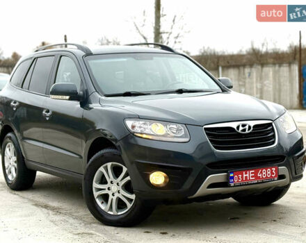 Серый Хендай Санта Фе, объемом двигателя 2.2 л и пробегом 209 тыс. км за 13999 $, фото 1 на Automoto.ua