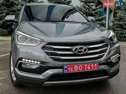 Серый Хендай Санта Фе, объемом двигателя 2 л и пробегом 187 тыс. км за 21555 $, фото 1 на Automoto.ua