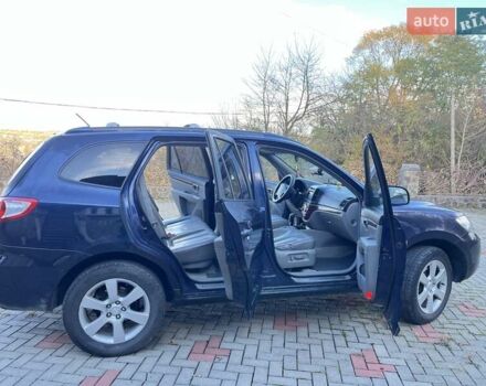 Синий Хендай Санта Фе, объемом двигателя 2.19 л и пробегом 318 тыс. км за 8600 $, фото 4 на Automoto.ua