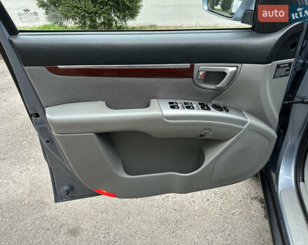 Синий Хендай Санта Фе, объемом двигателя 2.2 л и пробегом 275 тыс. км за 11199 $, фото 9 на Automoto.ua