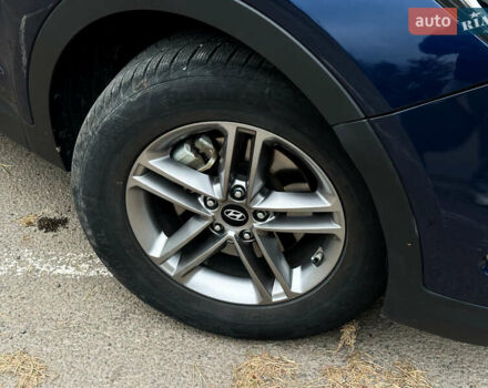 Синий Хендай Санта Фе, объемом двигателя 2.4 л и пробегом 86 тыс. км за 15500 $, фото 4 на Automoto.ua