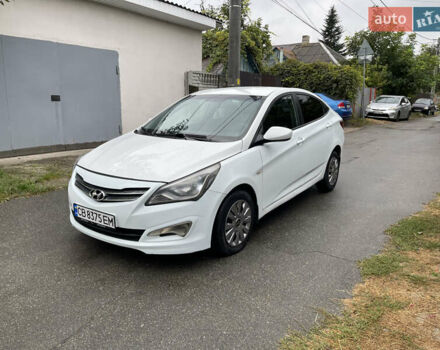Белый Хендай Соларис, объемом двигателя 1.59 л и пробегом 250 тыс. км за 5200 $, фото 3 на Automoto.ua