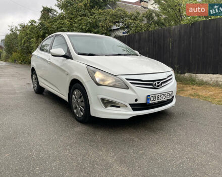 Белый Хендай Соларис, объемом двигателя 1.59 л и пробегом 250 тыс. км за 5200 $, фото 1 на Automoto.ua