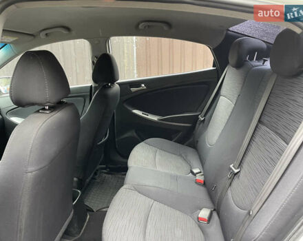 Белый Хендай Соларис, объемом двигателя 1.59 л и пробегом 250 тыс. км за 5200 $, фото 14 на Automoto.ua