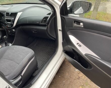 Белый Хендай Соларис, объемом двигателя 1.6 л и пробегом 260 тыс. км за 5500 $, фото 9 на Automoto.ua