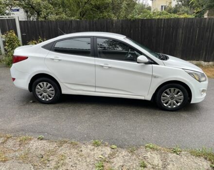 Белый Хендай Соларис, объемом двигателя 1.6 л и пробегом 260 тыс. км за 5500 $, фото 5 на Automoto.ua