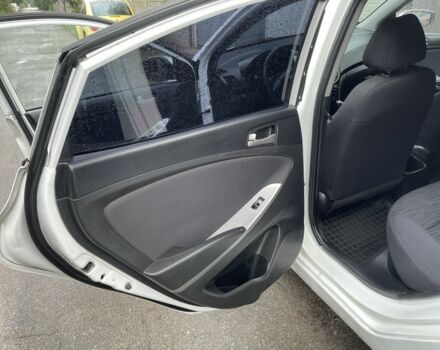 Белый Хендай Соларис, объемом двигателя 1.6 л и пробегом 260 тыс. км за 5500 $, фото 12 на Automoto.ua