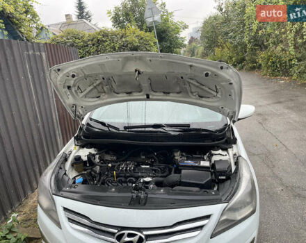 Белый Хендай Соларис, объемом двигателя 1.59 л и пробегом 250 тыс. км за 5200 $, фото 19 на Automoto.ua