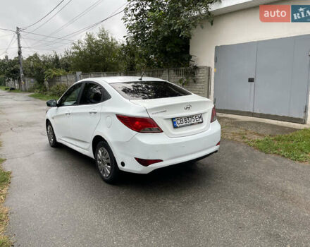 Белый Хендай Соларис, объемом двигателя 1.59 л и пробегом 250 тыс. км за 5200 $, фото 4 на Automoto.ua